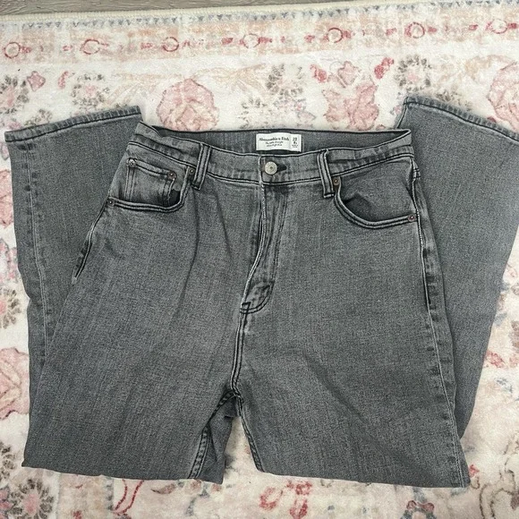 Abercrombie & Fitch Ultra High Rise Ankle Straight Jean Grey Wash Petite 8 Short - Picture 2 of 8